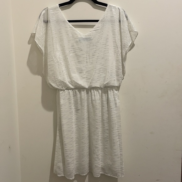 Pretty White Dress with silver design - Picture 4 of 4